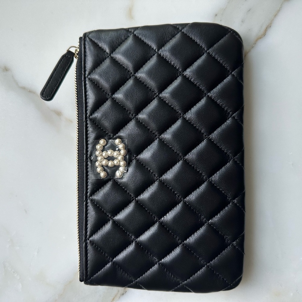 Chanel pearl detailed pouch